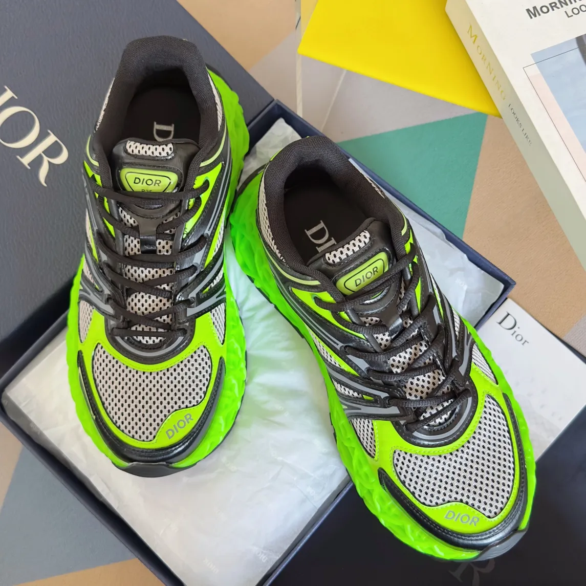 【DIOR】P:800💰 Men's 39-44. (Male 45.46 custom-made) Dior kawa Dior joint 2025ss casual sports shoes‼ ️ Reinterpret running shoes with dior’s haute couture style. b35 is made of fine-textured leather and mesh fabric materials. It can be worn in all seasons, is comfortable and breathable, and has many lines on the shoe body to outline details. It has a full retro three-dimensional feel and can create a casual look all year round!